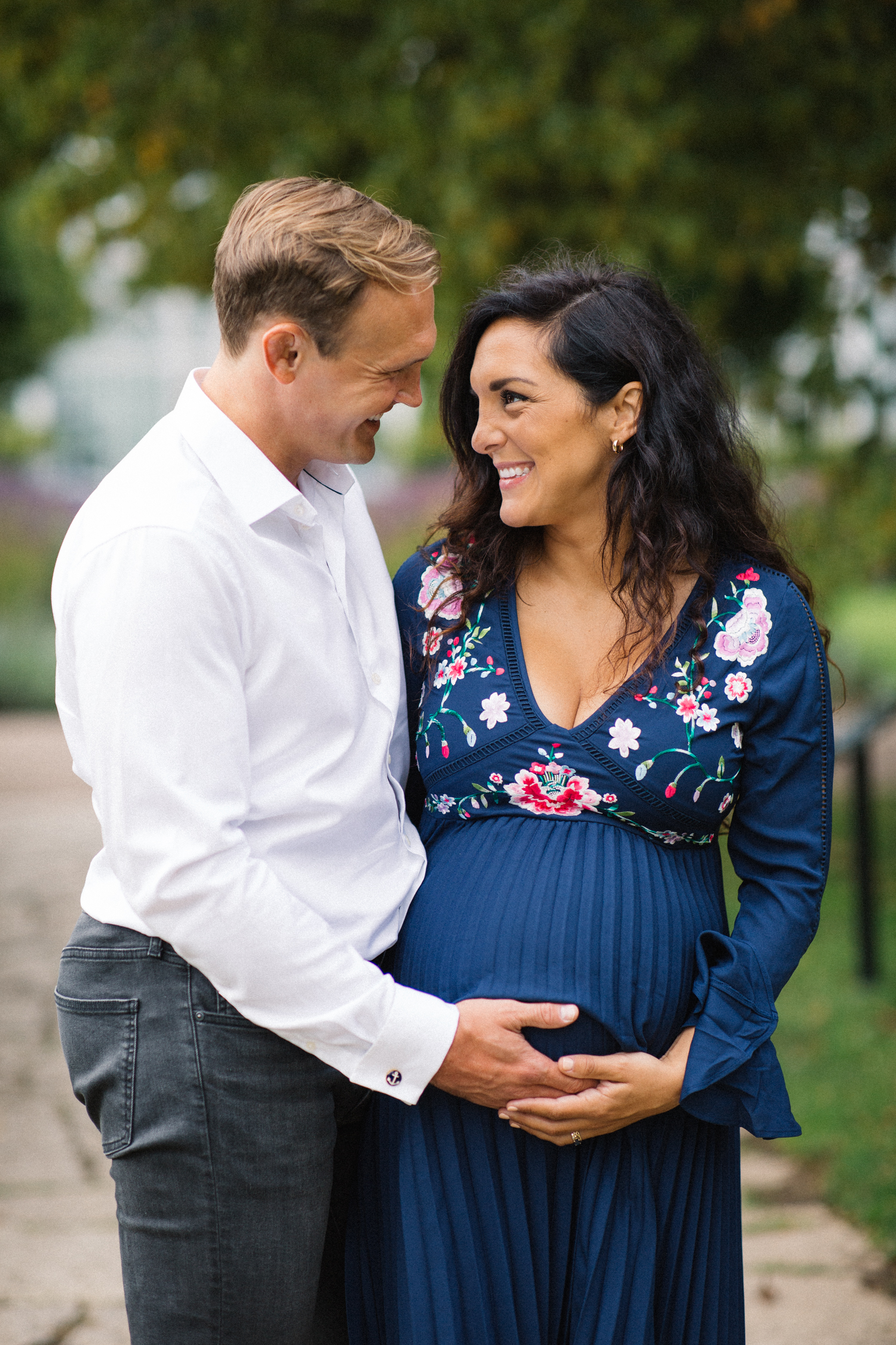 Gravidfotografering på Norrvikens Trädgårdar med Ashley Ljungbäck. Foto: Tove Lundquist. 