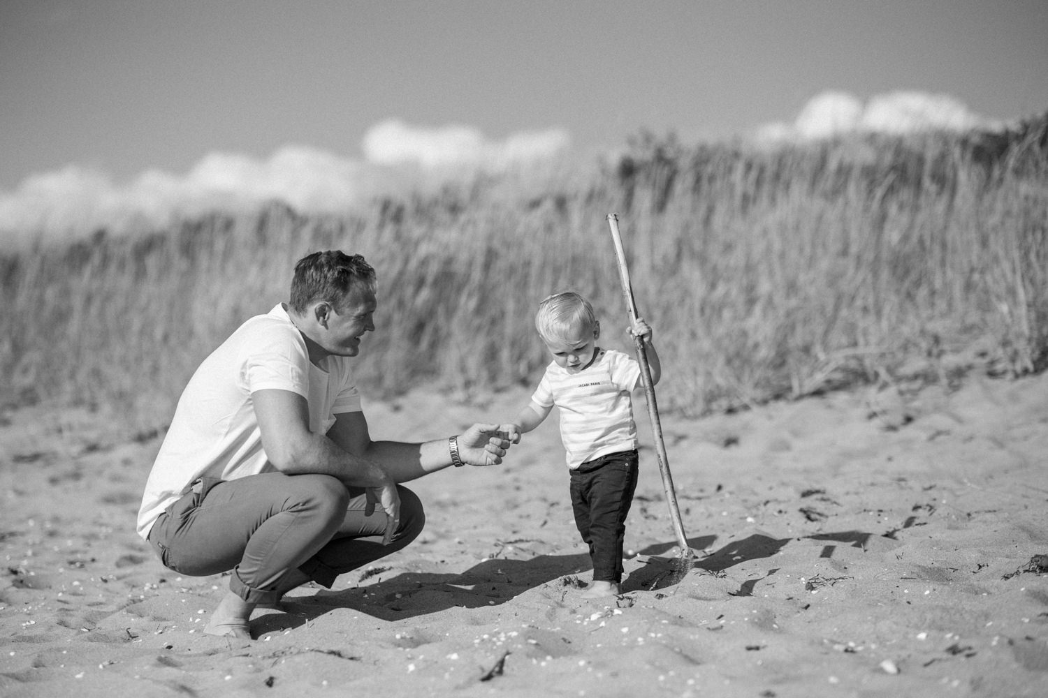 Fotografering av familj på den populära stranden Klitterhus i Ängelholm, Skåne. Tove Lundquist fotograferar familjer i Malmö, Skåne.